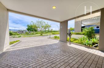 Casa en Venta en Condominio La Estefana en Sabanilla 3 Habitaciones más Mezzanine y Vista 