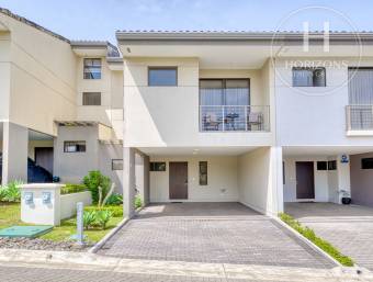 Casa en Venta en Condominio La Estefana en Sabanilla 3 Habitaciones más Mezzanine y Vista 