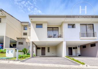 Casa en Venta en Condominio La Estefana en Sabanilla 3 Habitaciones más Mezzanine y Vista 