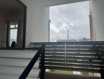 Se vende apartamento en La Trinidad Moravia 26-2144