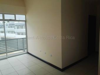 Se vende apartamento en La Trinidad Moravia 26-2144