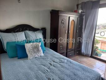Venta de amplia casa familiar en Guadalupe con 4 habitaciones #26-1417 GS