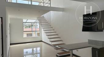 Casa en Venta en Condominio Lomas de Montes de Oca en Sabanilla 3 Habitaciones y Mezzanine
