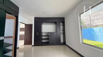 Casa en Venta en Condominio Lomas de Montes de Oca en Sabanilla 3 Habitaciones y Mezzanine