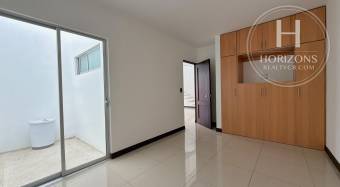 Casa en Venta en Condominio Lomas de Montes de Oca en Sabanilla 3 Habitaciones y Mezzanine