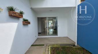Casa en Venta en Condominio Lomas de Montes de Oca en Sabanilla 3 Habitaciones y Mezzanine