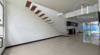 Casa en Venta en Condominio Lomas de Montes de Oca en Sabanilla 3 Habitaciones y Mezzanine