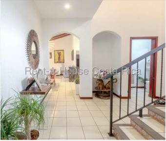 Venta de casa de lujo con amplio terreno y excelente plusvalía #26-1434 GS
