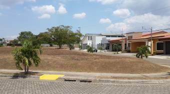 Venta de lote plano en condominio con amenidades y alta plusvalía #26-1808 GS