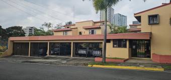 Venta de casa dúplex en Freses, ideal por su ubicación y privacidad #26-563 GS