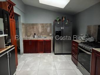 Venta de amplia casa familiar con excelente ubicación en Guadalupe #26-1417 GS