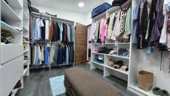 Venta casa con patio y garaje para 4 vehículos Alajuela Rio Segundo