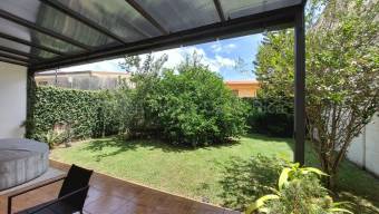 Venta casa con patio y garaje para 4 vehículos Alajuela Rio Segundo