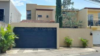 Venta casa con patio y garaje para 4 vehículos Alajuela Rio Segundo