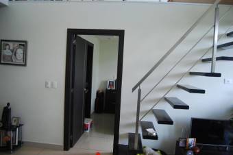 Se renta moderno apartamento amoblado en el centro de Santa Ana 19-919