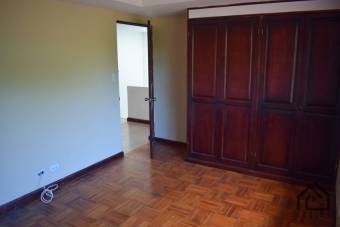 Se alquila casa de 3 habitaciones en Pinares