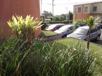 se alquila espaciosa casa con jardin en santa ana 20-1595