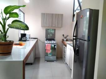 se alquila apartamento amoblado y mucho jardin en escazu centro 20-1738