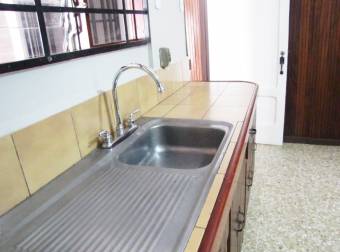 Se alquila apartamento ideal para pareja, persona sola o estudiantes.