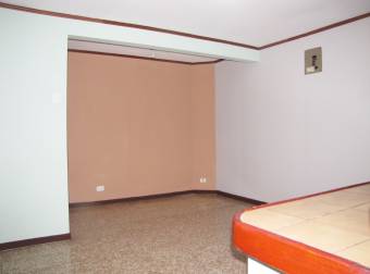 Se alquila apartamento ideal para pareja, persona sola o estudiantes.