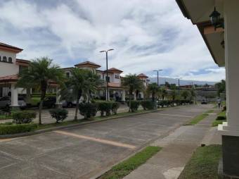 se alquila espaciosa casa con gran lote y zona verde en alajuela centro 20-1758