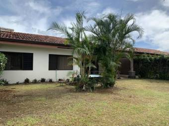 se alquila espaciosa casa con gran lote y zona verde en alajuela centro 20-1758