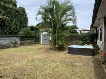 se alquila espaciosa casa con gran lote y zona verde en alajuela centro 20-1758