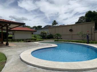 se alquila espaciosa casa con gran lote y zona verde en alajuela centro 20-1758