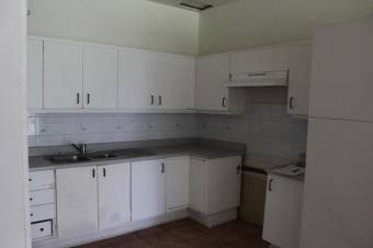 se alquila espacioso apartamento en cariari 20-1498