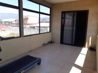 se vende espaciosa casa en llorente de flores 20-831