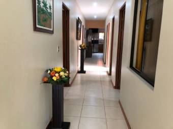 se vende espaciosa casa de un planta a 500 metros de mall oxigeno 20-1698