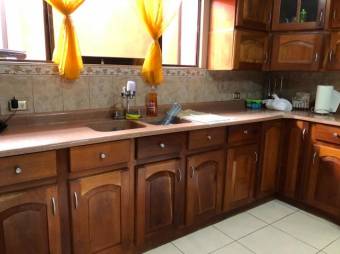 se vende espaciosa casa de un planta a 500 metros de mall oxigeno 20-1698