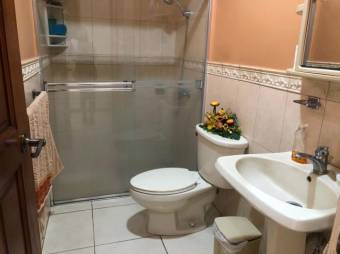 se vende espaciosa casa de un planta a 500 metros de mall oxigeno 20-1698