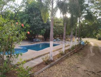 Dueño vende- Hotel cerca de Tamarindo, con piscina y 7 unidades de alquiler! 