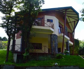 Beautiful house for rent in Mercedes Norte. Heredia.