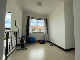 Se vende hermosa casa en Heredia, en exclusivo condómino con muchas amenidades 21-1580