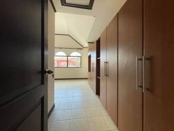 Se vende casa en Santa Ana, excelente condominio, 21-1724