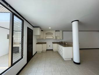 Se vende casa en Santa Ana, excelente condominio, 21-1724