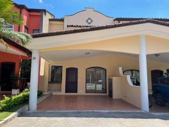 Se vende casa en Santa Ana, excelente condominio, 21-1724