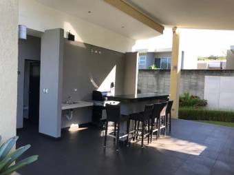 Se vende Casa en excelentes condiciones en Santa Ana 20-1325