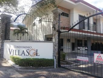 Se vende hermosa casa en Santa Ana, en condómino pequeño con muchas amenidades 21-1616