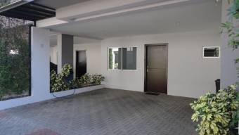 Se vende hermosa casa en Santa Ana, en condominio pequeño 21-1951