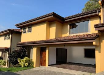 Se vende casa amplia en Santa Ana 21-2073