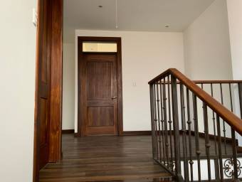 Se vende casa amplia en Santa Ana 21-2073