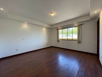 Se vende casa amplia en Santa Ana 21-2073