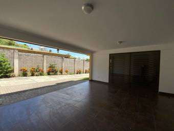 Se vende casa amplia en Santa Ana 21-2073