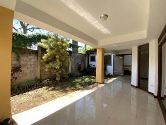 Se vende casa amplia en Santa Ana 21-2073