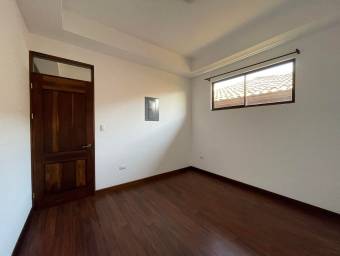 Se vende casa amplia en Santa Ana 21-2073