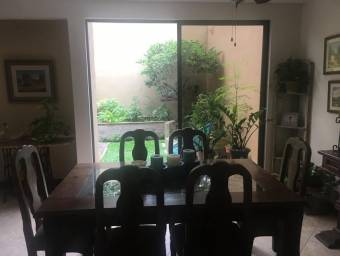 Se vende hermosa casa en Santa Ana, en exclusivo condómino con muchas amenidades 21-2101