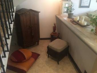 Se vende hermosa casa en Santa Ana, en exclusivo condómino con muchas amenidades 21-2101